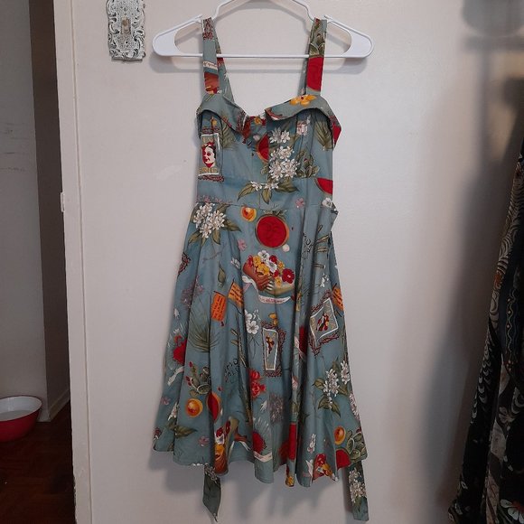 Rockabilly heaven in this collectible, sultry Frida dress - Picture 1 of 3